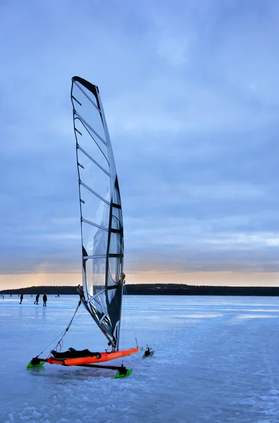 赤い氷セーリング ボート — ストック写真