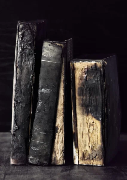 肮脏的古代书籍 — 图库照片