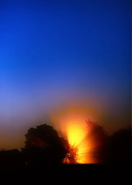 Krásné svítání se sluneční paprsky — Stock fotografie