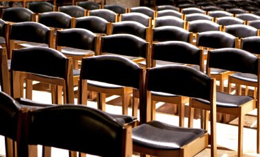 boş ahşap sandalye