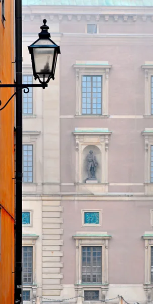 Lâmpada e Palácio Real em Estocolmo — Fotografia de Stock