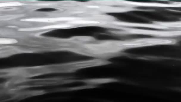 Eau sombre d'en haut 