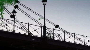 kadın geçiş Köprüsü, sudaki yansıması