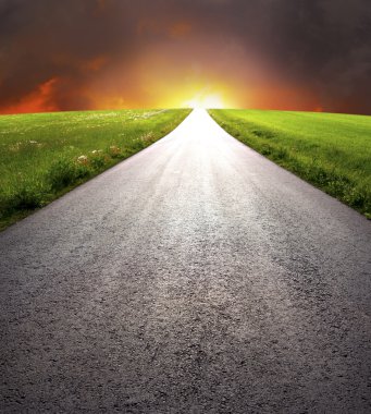 Şafakta kır yolu