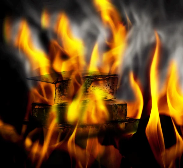 Burning books — Stock Photo, Image