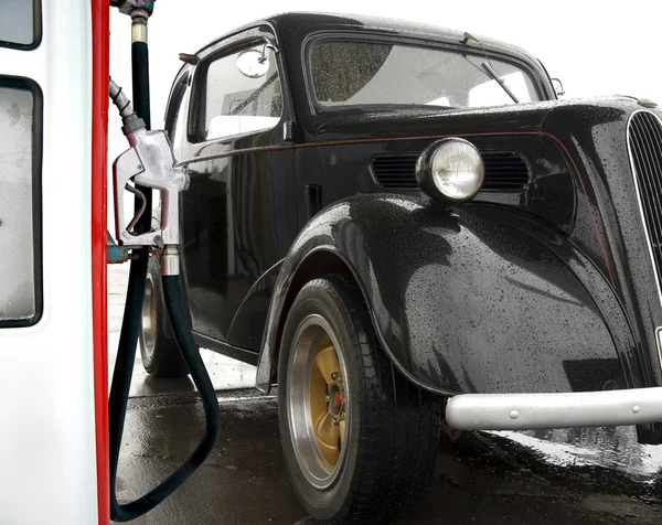 Vintage car at gas station — Stock Photo, Image