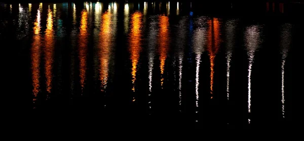 Şehir ışıkları yansıması — Stok fotoğraf