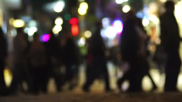 Des personnes floues en mouvement 