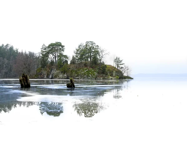 Reflektierte Insel — Stockfoto