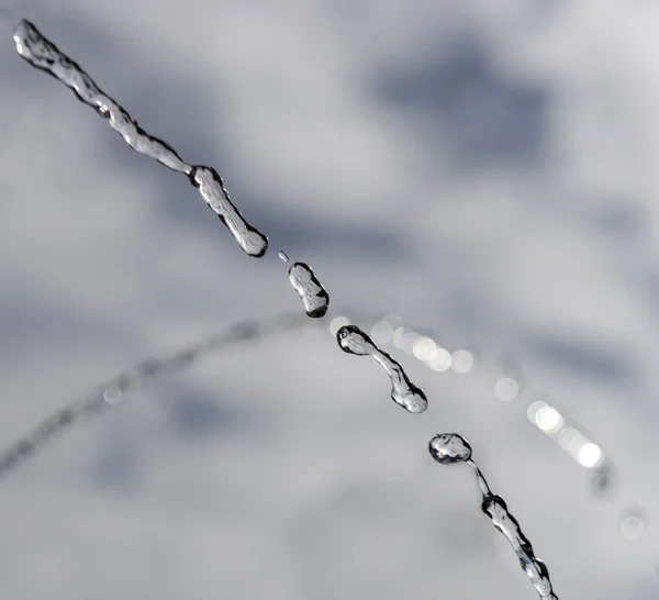 Water drops vanaf fontein — Stockfoto