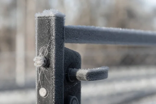 Handle Open Metal Gate Covered Ice Crystals Sunny Winter Day — Stock Photo, Image