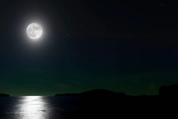 Lac Gelé Dans Froide Soirée Hiver Avec Une Lune Brillante — Photo