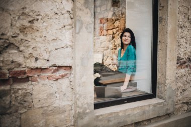 İşkadını Cafe içinde Laptop ile