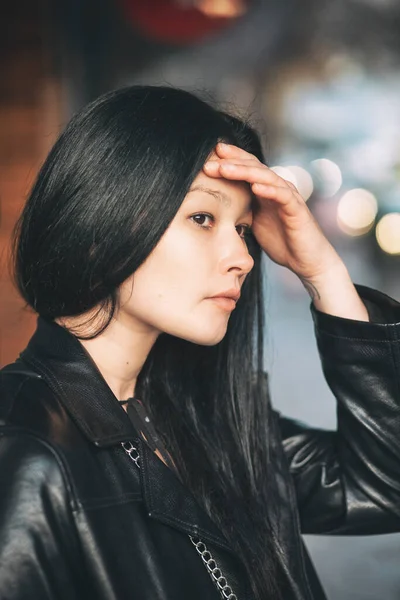 Sideview Young Woman Posing Hand Forehead Street — Stock Photo, Image
