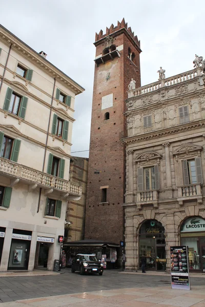 Piazza delle erbe w Weronie, veneto, Włochy — Zdjęcie stockowe