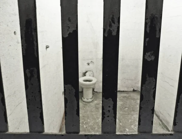 Alcatraz cell with bars and hygienic sanitary — Fotografia de Stock