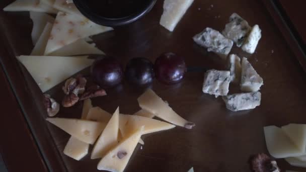 Cheese Slices Board Beautiful Restaurant Serving Close Video Wiring High — Stock video