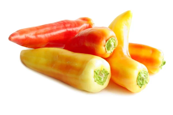 Żółte, czerwone i pomarańczowe owoce pieprz — Zdjęcie stockowe