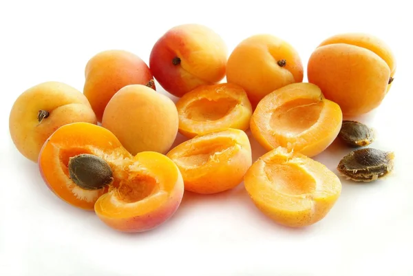 Золоті, солодкі та корисні абрикоси — стокове фото