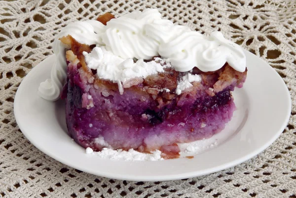 Arroz com amoras, açúcar e chantilly para sobremesa — Fotografia de Stock