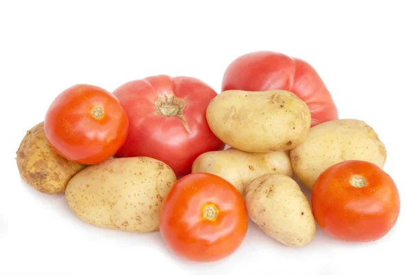 Batatas e tomates como legumes da família solanum — Fotografia de Stock