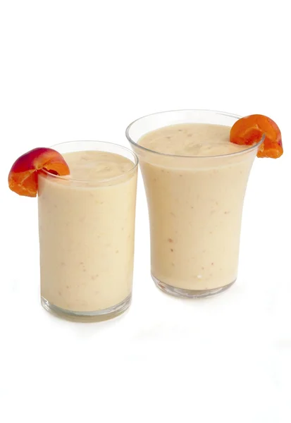 Joghurt mit geschliffenen Aprikosen als leckeren süßen dessert — Stockfoto