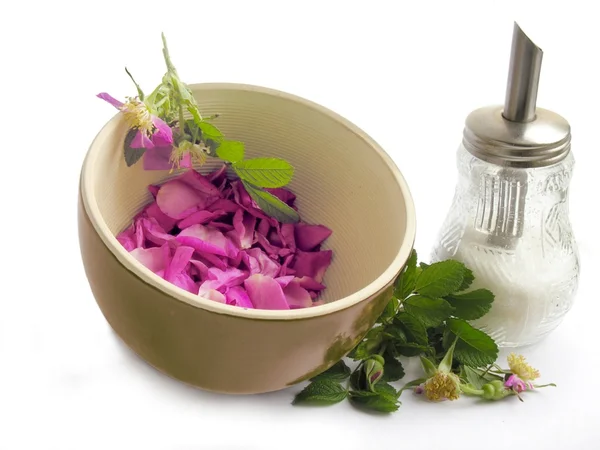 Smakfulle og aromatiske spiselige roseblader – stockfoto