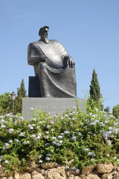 Monumento moderno del re croato Petar Kresimir IV a Sibenik — Foto Stock