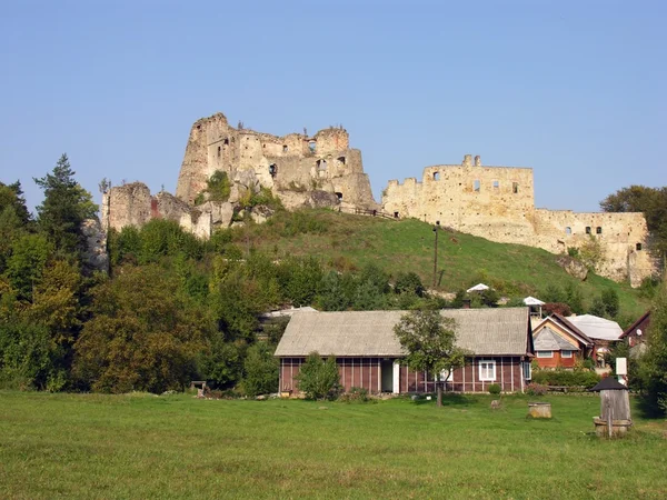 Ruiny starego zamku kamieniec w Odrzykoniu w pobliżu krosno — Zdjęcie stockowe