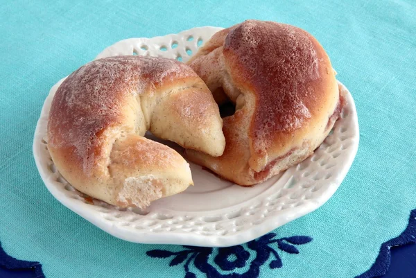 Croissants doces com engarrafamento — Fotografia de Stock