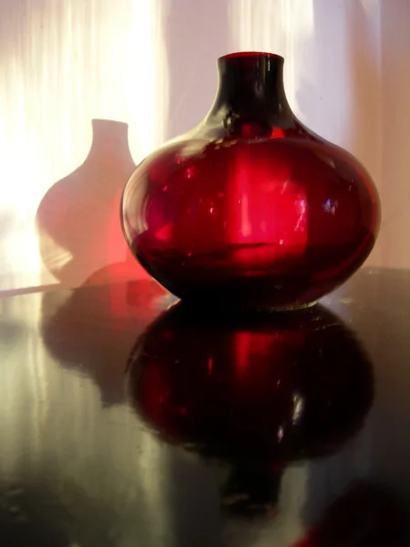 Pretty red glass wase — Stock Photo, Image