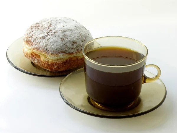 Кава і цукровий смачний пончик — стокове фото