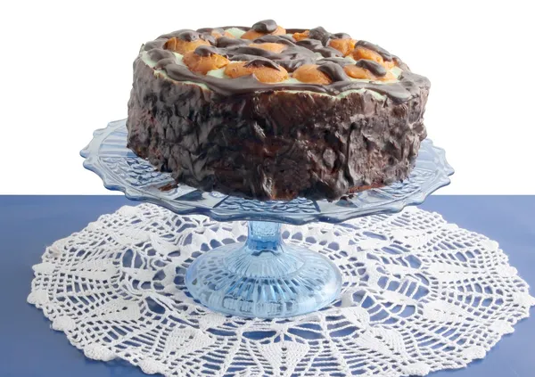 Bolo de camada saborosa com damascos e chocolate — Fotografia de Stock