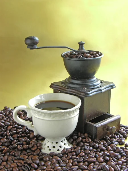 Coffee drink and beans — Stock Photo, Image