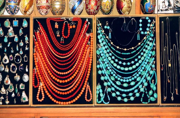 Multicolor olika smycken多色各种珠宝首饰養蜂場で beemakers — 图库照片
