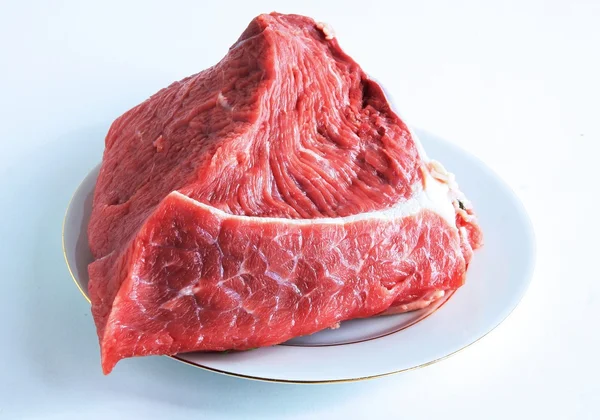 Świeża wołowina czerwonego mięsa do smażenia lub gotowania — Zdjęcie stockowe