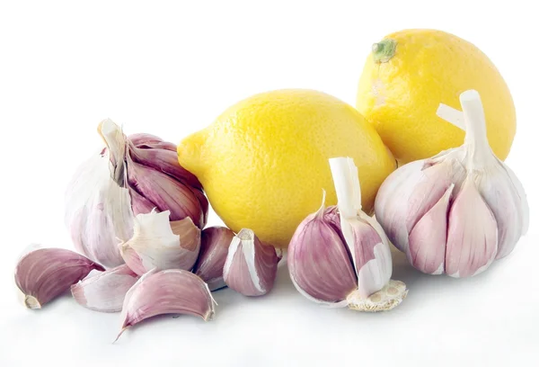 レモンおよび自然な薬としてニンニク — ストック写真