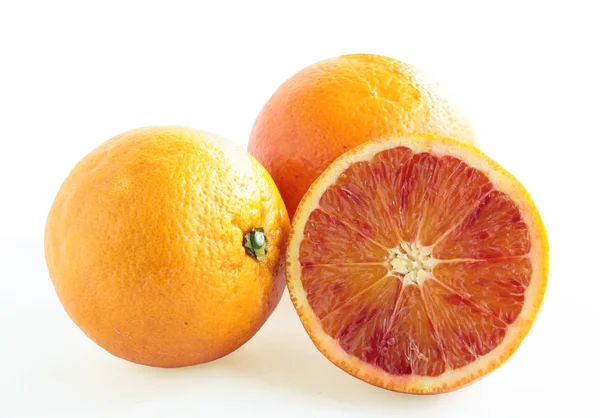 Orangen mit rotem Saft — Stockfoto