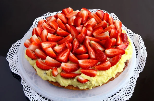 Frukt tårta med jordgubbar — Stockfoto