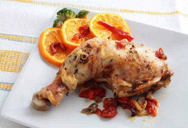 kızarmış tavuk budu ile portakal