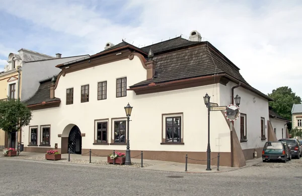 Gammalt hus i centrum av stary sacz staden — Stockfoto