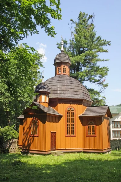 Houten kerkje in krynica — Stockfoto