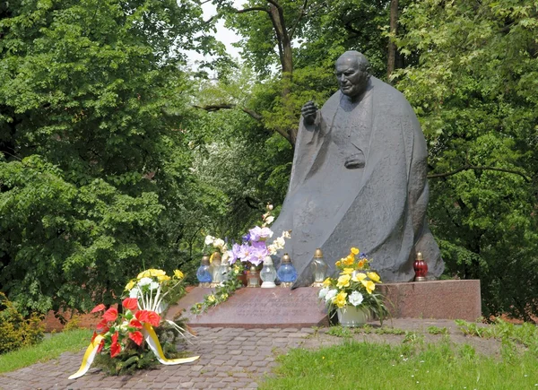 Monumento de bronce de San Juan Pablo II Papa en Cracovia — Foto de Stock