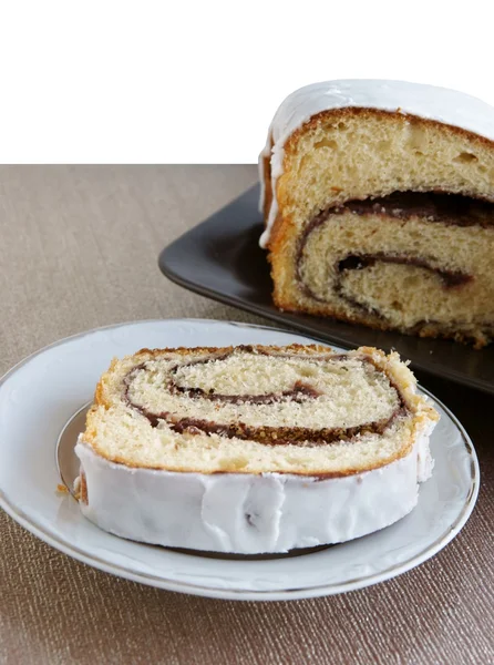 Bolo rolado saboroso com massa de cacau — Fotografia de Stock