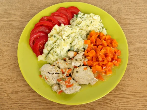 Putenfleisch-Gulasch mit Gemüse zum Abendessen — Stockfoto