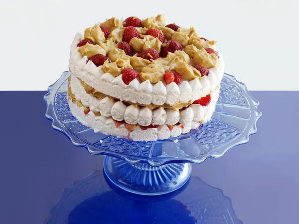 Μαρέγγα τούρτα με φράουλες και καφέ μάζα — Φωτογραφία Αρχείου