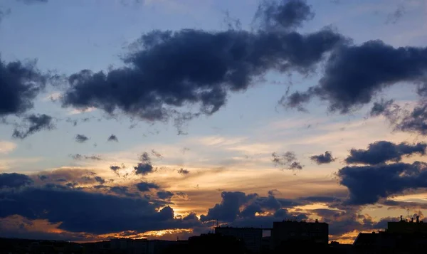 多彩的云天和日落的景色 — 图库照片