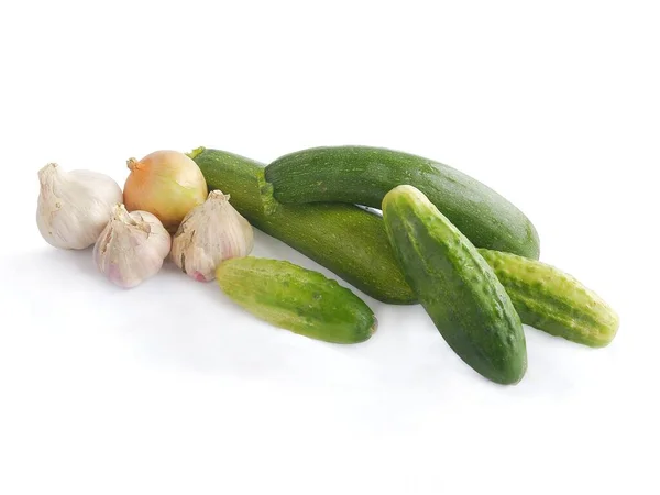 Grüne Gurken Zwiebeln Und Knoblauch Als Gesunde Vegetarische Kost — Stockfoto