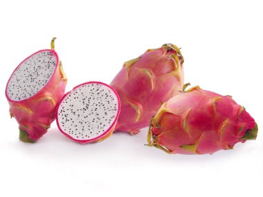 Rede lezzetli tropikal meyveleri kes Pitahaya. Yaklaş.