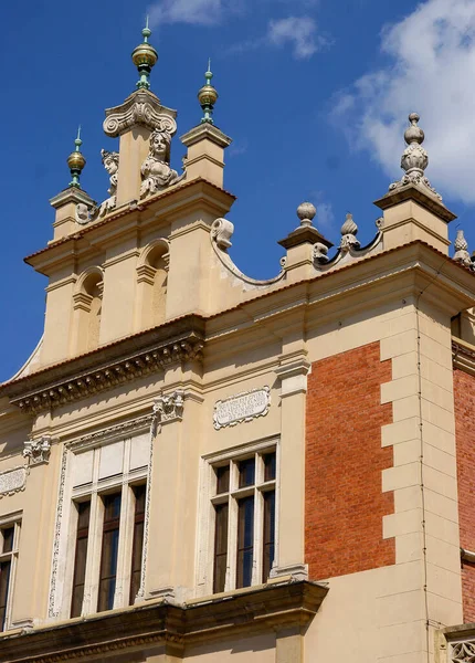 Pavillon Tissu Avec Mascarons Sur Façade — Photo